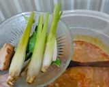Foto langkah ke 4 dari resep Tom yam udang steamboat | Kuah super cantik.