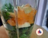A picture of step 1 of Green Smoothie.
