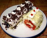 Foto langkah ke 4 dari resep Roll cake strawberry cheese VS blueberry chocolate (bolu gulung putih telur).