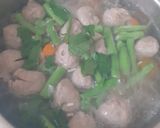 Foto langkah ke 3 dari resep Sop bakso telur puyuh.