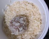 A picture of step 2 of Steamed Mutton rice flowers.