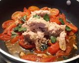 Foto del paso 2 de la receta Espaguetis Atún Tomates y Albahaca