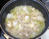 Foto langkah ke 4 dari resep Sup Miso Egg Tofu, Enoki dan Sawi Putih.