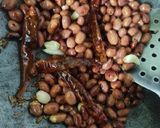 स्पाइसी टमाटर मूंगफली चटनी (Spicy Tamatar mungfali chutney recipe in Hindi) रेसिपी चरण 1 फोटो