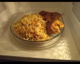 A picture of step 5 of Fried spaghetti with coated chicken.