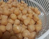 Foto del paso 1 de la receta: Ensalada de garbanzos con feta, pepino y tomate
