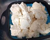 A picture of step 1 of Cauliflower, Apple, and Leek Cream Soup.