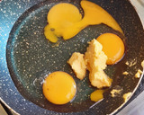 Foto langkah ke 2 dari resep Buttermilk Scrambled Egg.