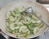 Foto langkah ke 6 dari resep Tumis Timun Telur.