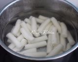 Hình bước làm 1 của món Bánh gạo cay nướng phô mai