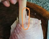 รูปขั้นตอนการทำที่ 2 ของ น่องไก่อมยิ้ม (Chicken Lollipop)