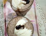 A picture of step 4 of Chocolate milk with icecream scoop.