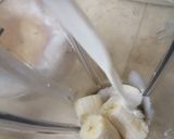 A picture of step 2 of Banana Milkshake 🍌.