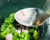 A picture of step 3 of Kairi ki hari chutney.