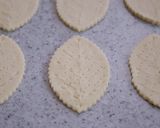 A picture of step 12 of Puff Pastry Sugar Cookies (Leaf-shaped Simple Pies).