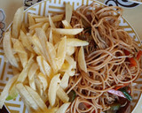 Foto del paso 4 de la receta: Tallarines con verduras salteadas