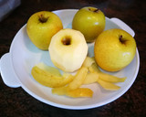 Foto del paso 1 de la receta: Manzana Golden en almíbar sobre natillas
