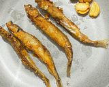 Foto langkah ke 7 dari resep Ikan Shisamo Goreng Bawang.