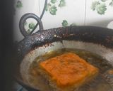 A picture of step 7 of Tiranga bread pakora.