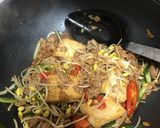 รูปขั้นตอนการทำที่ 5 ของ ผัดถั่วงอกเต้าหู้หมูสับ