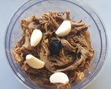 A picture of step 2 of Muy choi steam mince pork and soup.