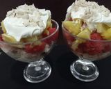 A picture of step 3 of Fruit parfait.
