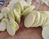 Foto del paso 1 de la receta: 💚 Flores de calabacín con miel y nueces
