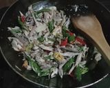 Foto langkah ke 4 dari resep Tumis tongkol suir cabe ijo.