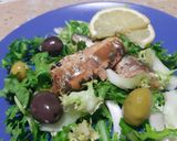 Une image de l'étape 4 de Salade de laitue frisée sardines a l'huile et olives 🍴.