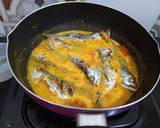 Foto langkah ke 5 dari resep Ikan Kembung Bumbu Kuning.