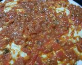 Foto del paso 2 de la receta: Pizza con pernil, salsa de morrón, cebolla y tomate