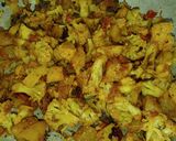 गोभी आलू (Gobhi aloo recipe in hindi) रेसिपी चरण 3 फोटो