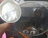 A picture of step 3 of Oreo cold coffee.