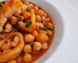 Foto del paso 8 de la receta: Garbanzos picantes a la sobrasada con bacalao y calamares v2