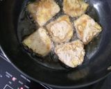 A picture of step 4 of Brinjal rava fry.