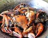 Foto langkah ke 7 dari resep Kepiting Lada Hitam.