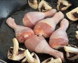 Foto del paso 1 de la receta: Arroz con muslitos de pollo, champiñones y pimientos