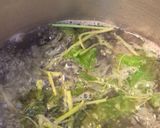 Foto langkah ke 2 dari resep Sayur Bening Bayam Sehat.