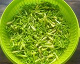 Foto langkah ke 1 dari resep Tumis Bunga Pepaya dan Kangkung Khas Manado.