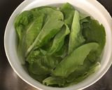 Une image de l'étape 1 de Salade de romaine aux deux fromages de brebis et herbes aromatiques.