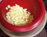 Foto del paso 1 de la receta Tortilla de papas con cebolla y ensalada de tomate