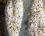 Foto del paso 1 de la receta: Pescadilla con guisantes en salsita de tomate casera ¡cena en 15 minutos!