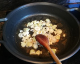 Foto del paso 3 de la receta: Caballa con setas al limón
