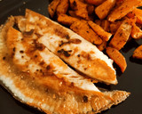 Foto del paso 8 de la receta: Rodaballo a la Plancha con Batatas Rústicas y Mayonesa de Yakiniku