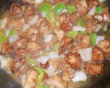 A picture of step 4 of Chicken in Mango and honey Chilli sauce.