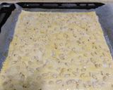 Foto del paso 7 de la receta Coca de crema y piñones