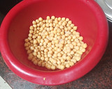 Foto del paso 1 de la receta: Garbanzos compuestos con pechuga de pollo y papas fritas