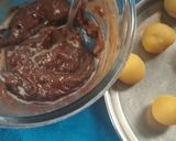 A picture of step 3 of Sattu chocolate ball.