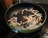 Hình bước làm 3 của món Mì Udon xào chay
