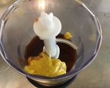 Une image de l'étape 1 de Sauce salade sucrée salée à la mangue, citron et persil.